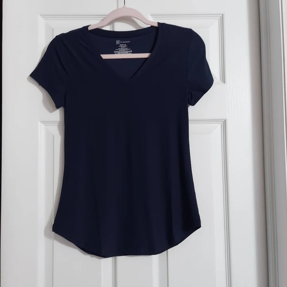 NEW No Boundaries navy v-neck top - Picture 2 of 3